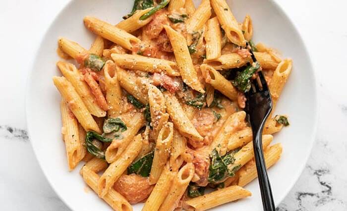 creamy spinach tomato pasta