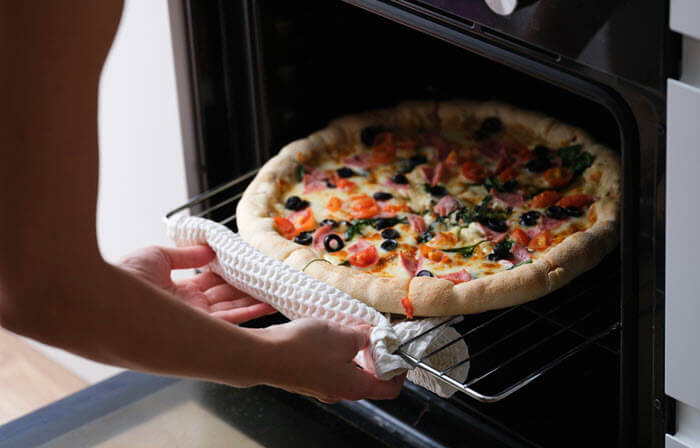 put pizza pan in oven