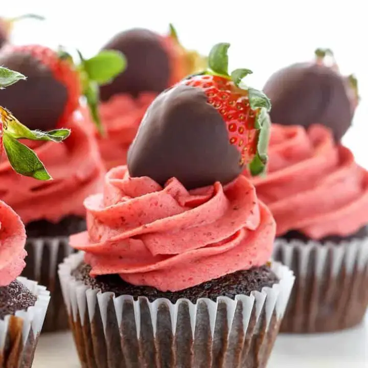 CHOCOLATE COVERED STRAWBERRY CUPCAKES