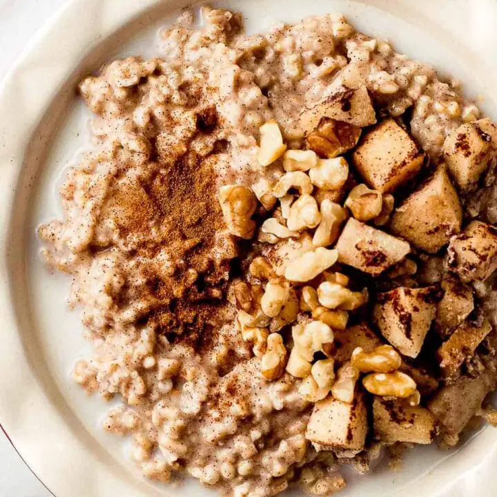 Slow Cooker Apple Cinnamon Oatmeal